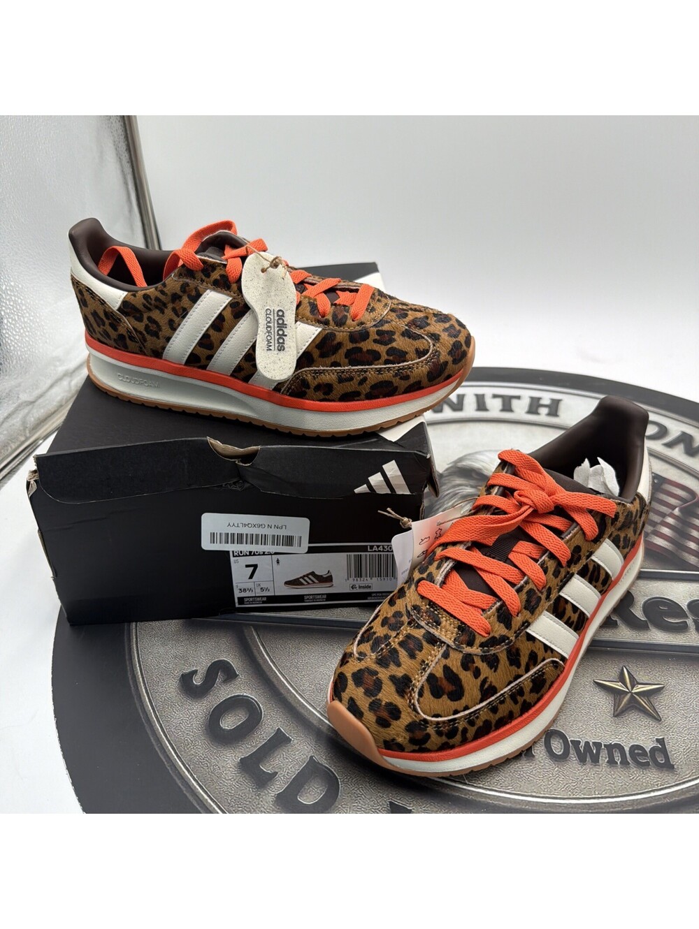 Woman's Sneakers adidas Run 70s Sneaker LA4306 Size 7. Damaged Box